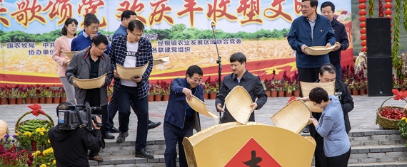 内蒙古赤峰市：党建引领促相融 “三位一体”唱新歌